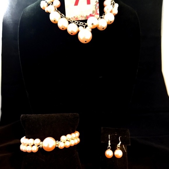 Jewelry Set - Picture 3 of 3